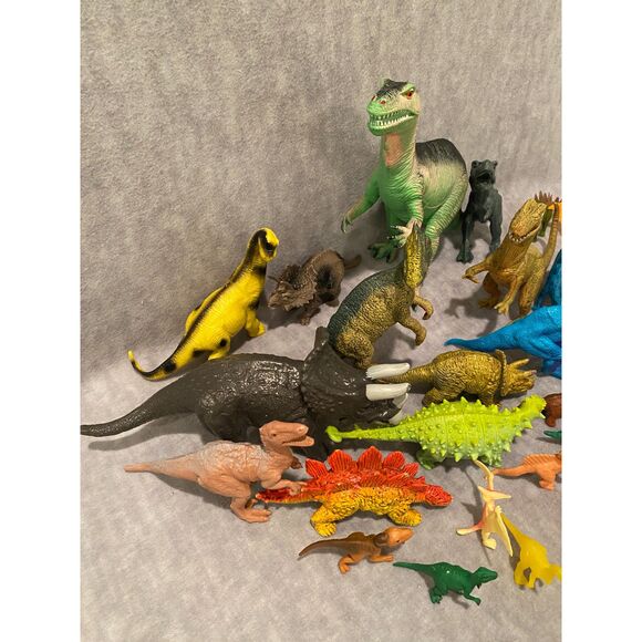 Large‎ Miscellaneous Lot of Dinosaurs Small Medium Large - Over 2 lbs. - Picture 4 of 10